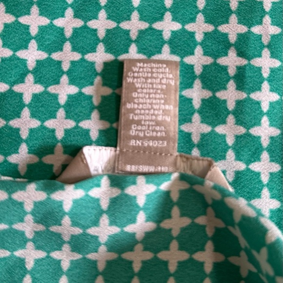 Banana Republic (MED) sleeveless tunic with bust darts and bottom slits. - Picture 8 of 8